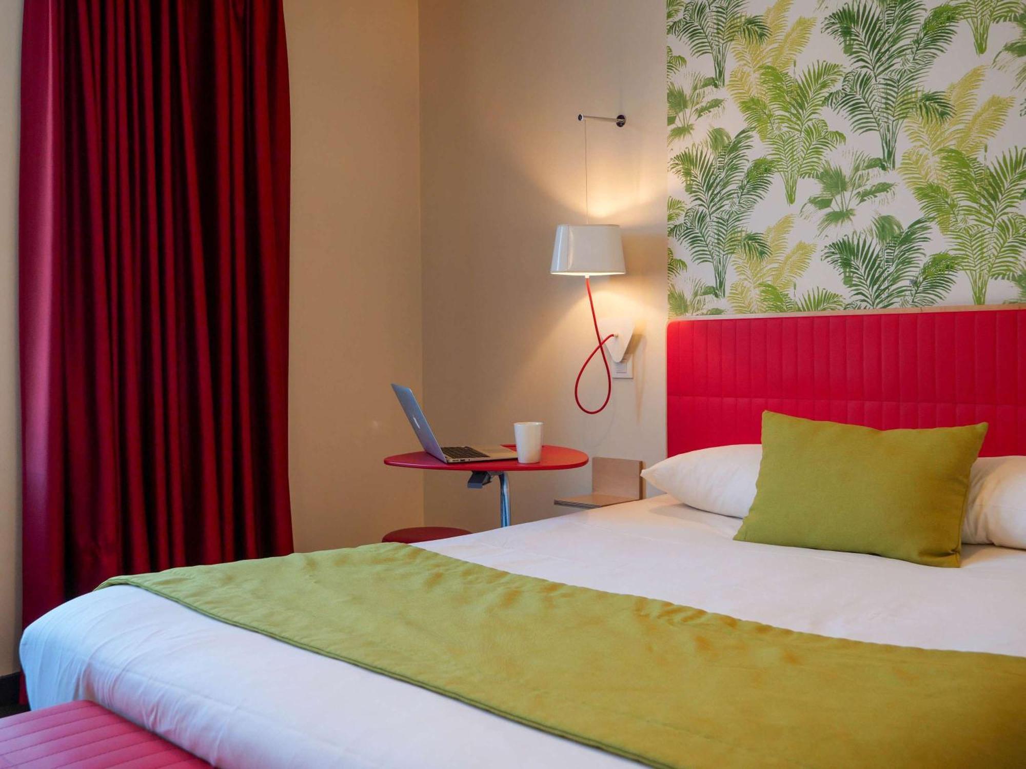 Ibis Styles Calais Centre Hotel Exterior photo