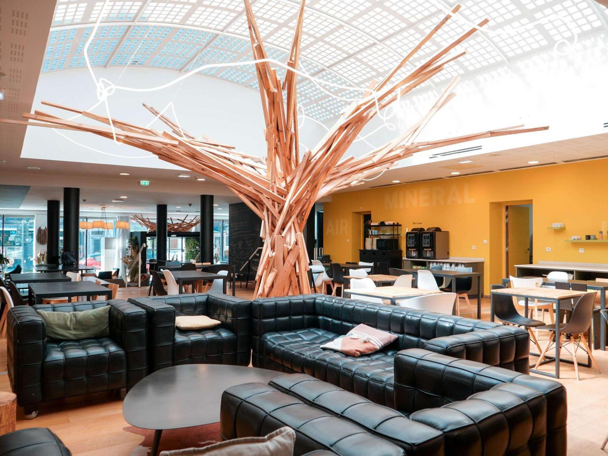Ibis Styles Calais Centre Hotel Exterior photo